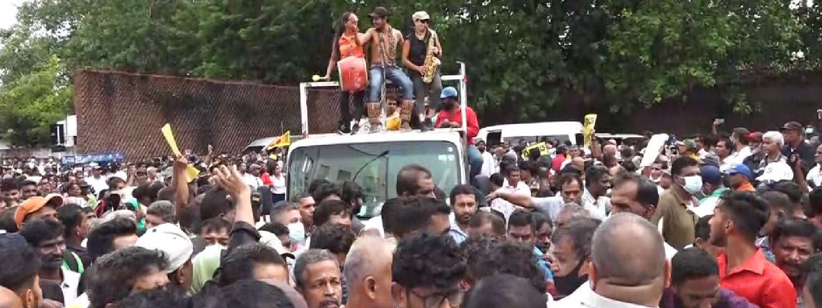 රාජ්‍ය මර්දනයට එරෙහි පා ගමන ඇරඹේ